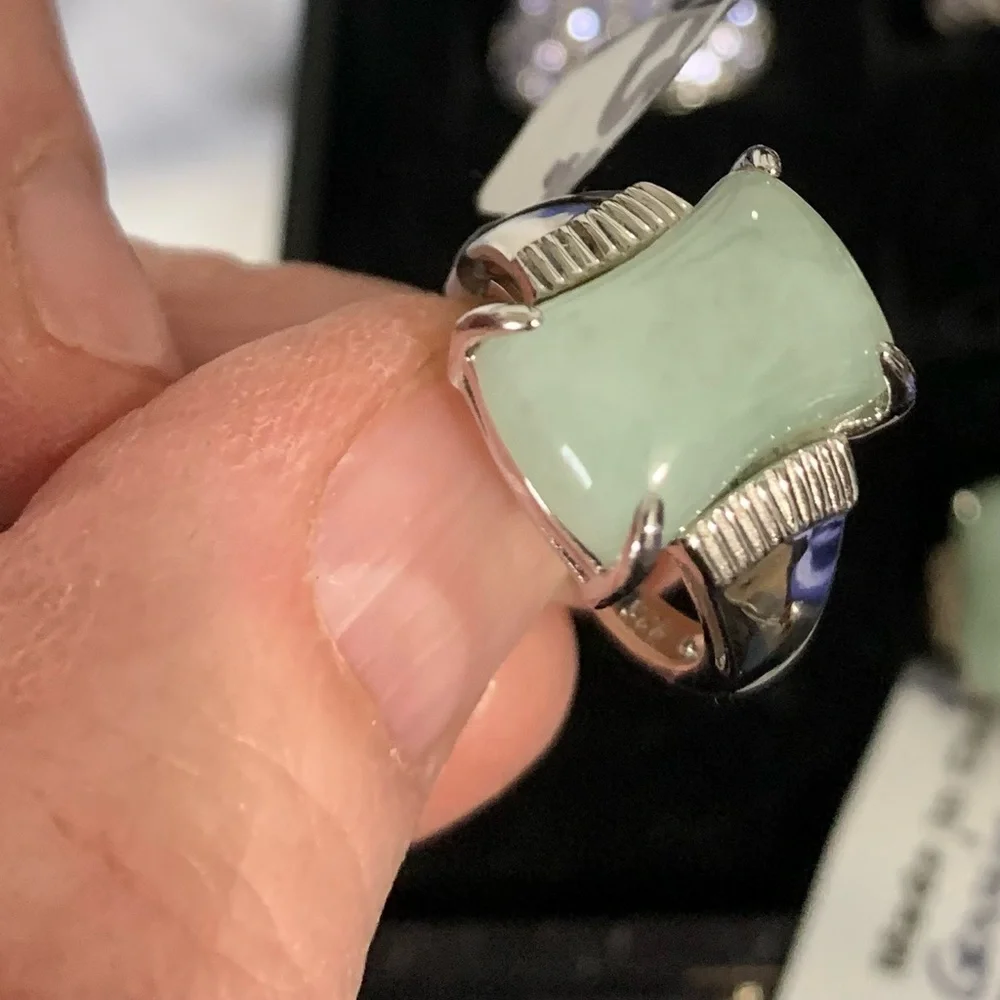 Jade Ringe - Picture 2 of 4